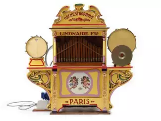 Lot 1 - A 35-key juvenile fairground organ